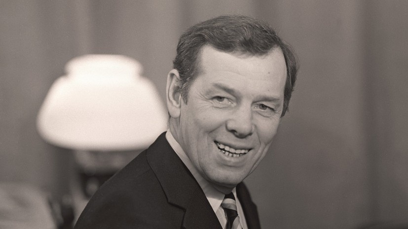     «Обаяние — искусство быть самим собой. При любых обстоятельствах. Я не умею и не люблю прикидываться. Не играть другого человека, а быть им — этим я руководствуюсь», — говорил Георгий Жжёнов globallookpress.com Russian Look