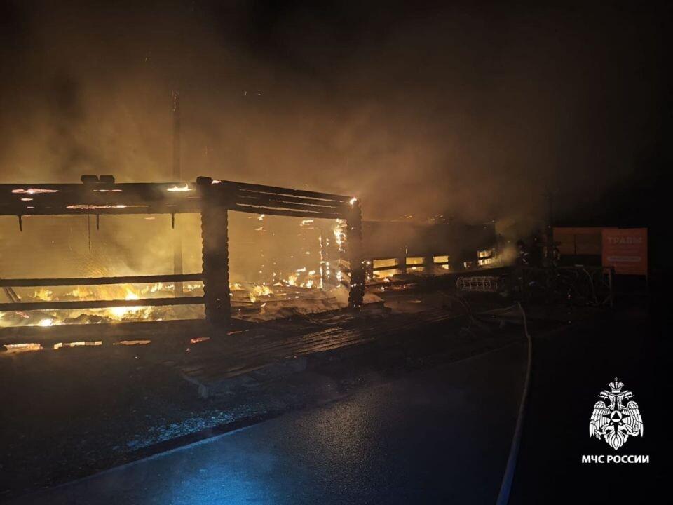    Пожар на Чемальской ГЭС. Источник: t.me/mchs_04