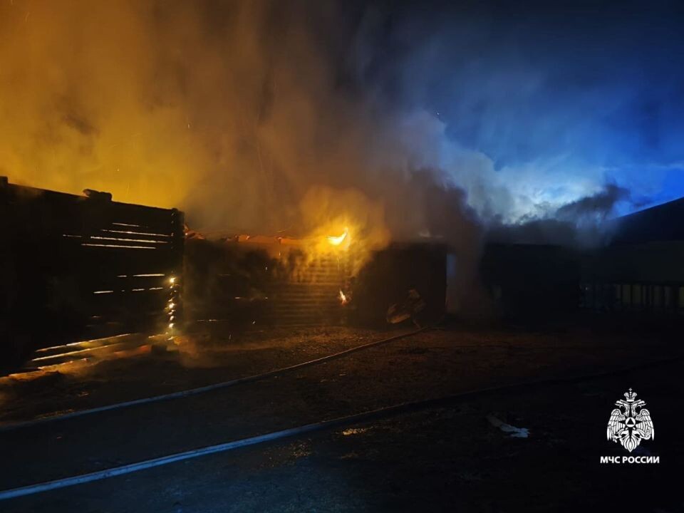    Пожар на Чемальской ГЭС. Источник: t.me/mchs_04