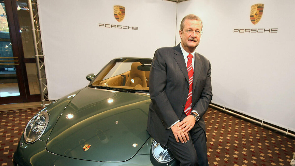 Венделин Видекинг на заводе в Штутгарте