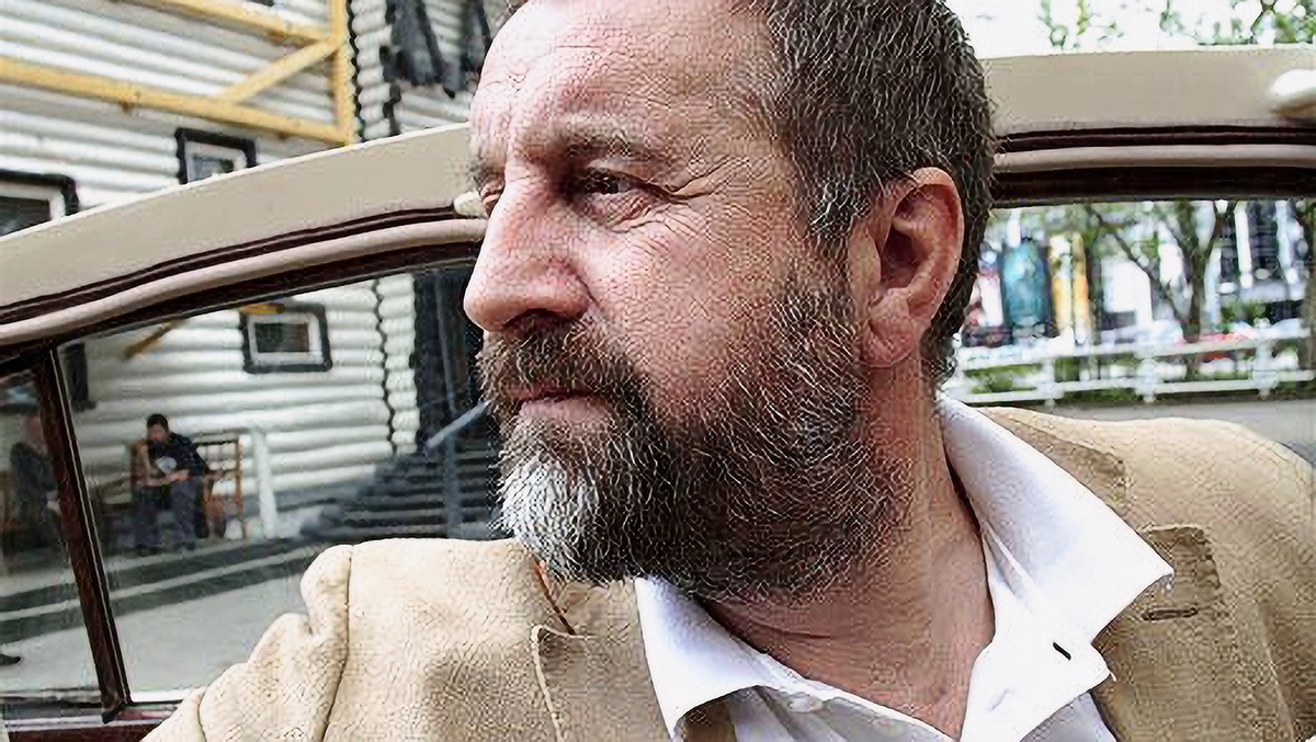 Приплыла к нему рыбка, спросила? "Чего тебе надобно, Ярмольник?"...