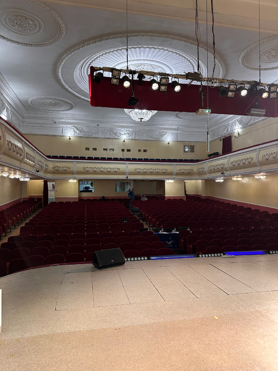 Сцена на которой выступали. 