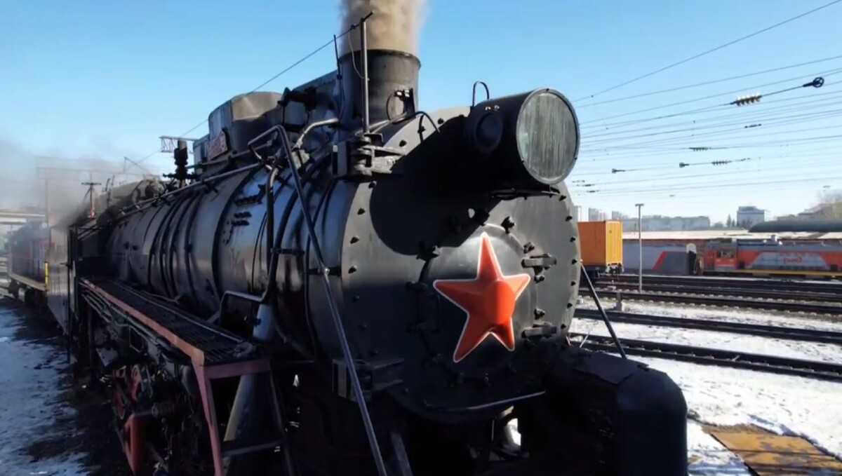     В Красноярске спустили на рельсы легендарный паровоз «Лебедянка»