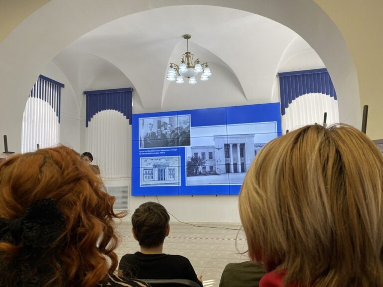    Оренбургским школьникам рассказали об эвакуированных театрах в годы войны Марина Шарт