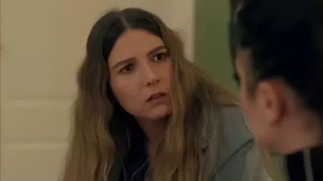 Гамзе Карадуман в роли Ферды  (источник: https://ru.haberler.com/russian-news-2026106/)