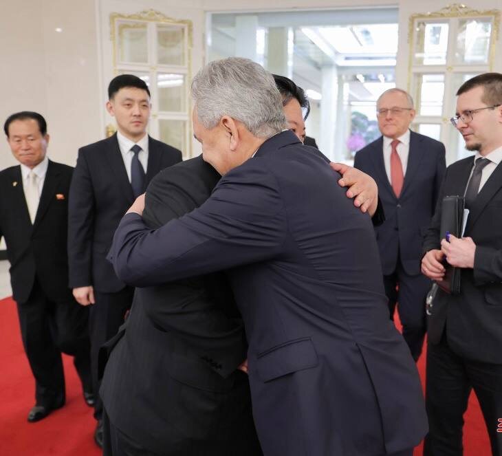    Судя по всему, встреча прошла в теплой и дружеской обстановке.
