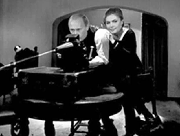 Гиперболоид подполковника Путина. У Путина познания в квантовой электронике заканчиваются книгой А. Толстого (если судить по его сказкам про "новые физические принципы"). Хотя возможно "гаранту" нашептал  на ухо псевдо-ученый  М. Ковальчук