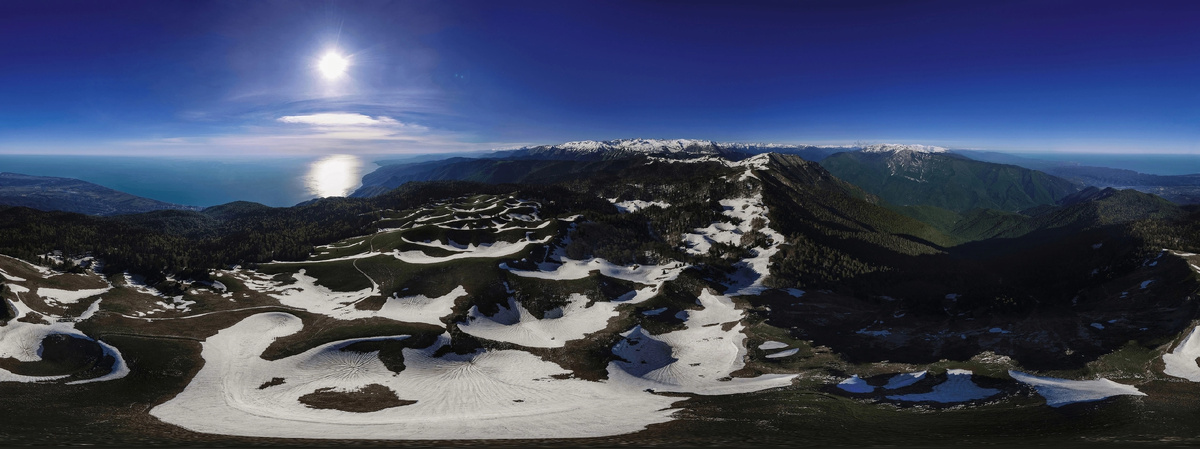 Вид с горы Мамдзышха на запад, в сторону РФ