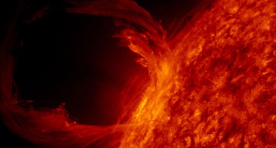 Землю накроет жесточайшая магнитная буря. Чем опасно облако плазмы