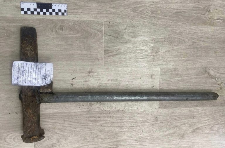    В ЗАТО «Комаровский» мужчина угрожал убить водителя колуном для дров Оренбуржье