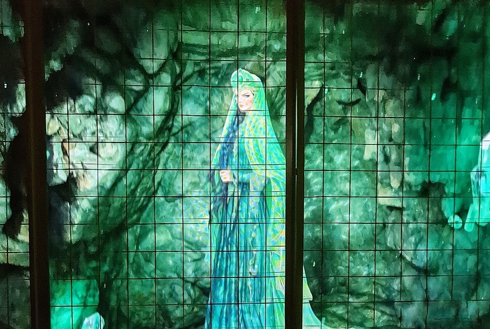 Выставка «Путешествие по России». Уральский федеральный округ. Хозяйка Урала)))