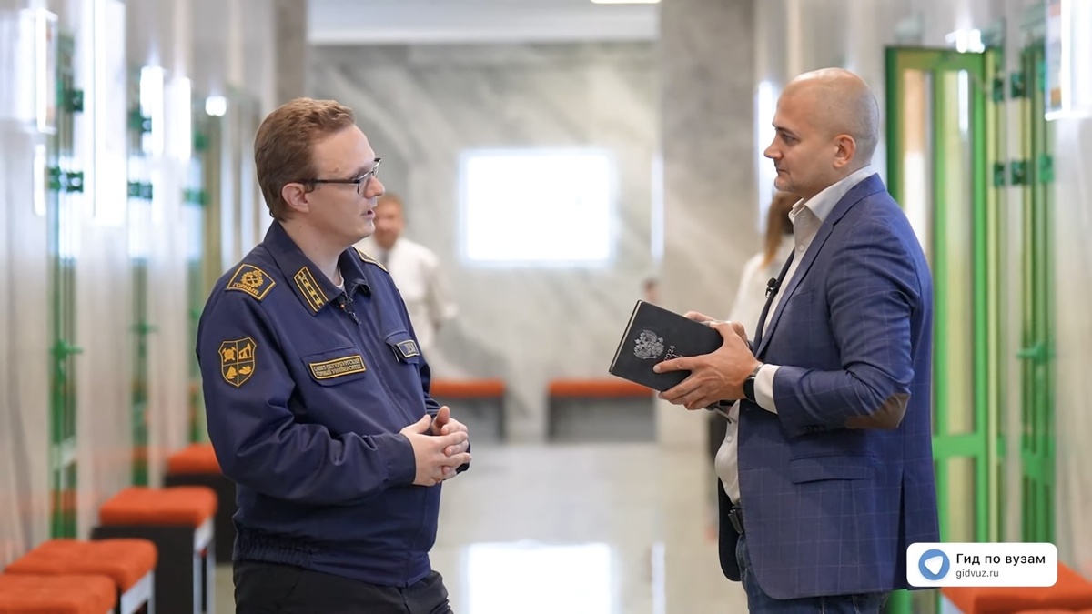 Интервью в Санкт-Петербургском Горном Университете: слева – декан экономического факультета, д.т.н., Ильюшин Юрий Валерьевич, справа – главный редактор СМИ «Гид по вузам», к.п.н., Роман Гетц.