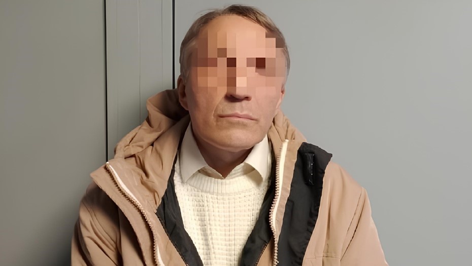    Житель Петербурга, повредивший тронное кресло императора Павла I в Эрмитаже, март 2025 года. Автор фото: Пресс-служба ГУ Росгвардии по Петербургу и Ленобласти
