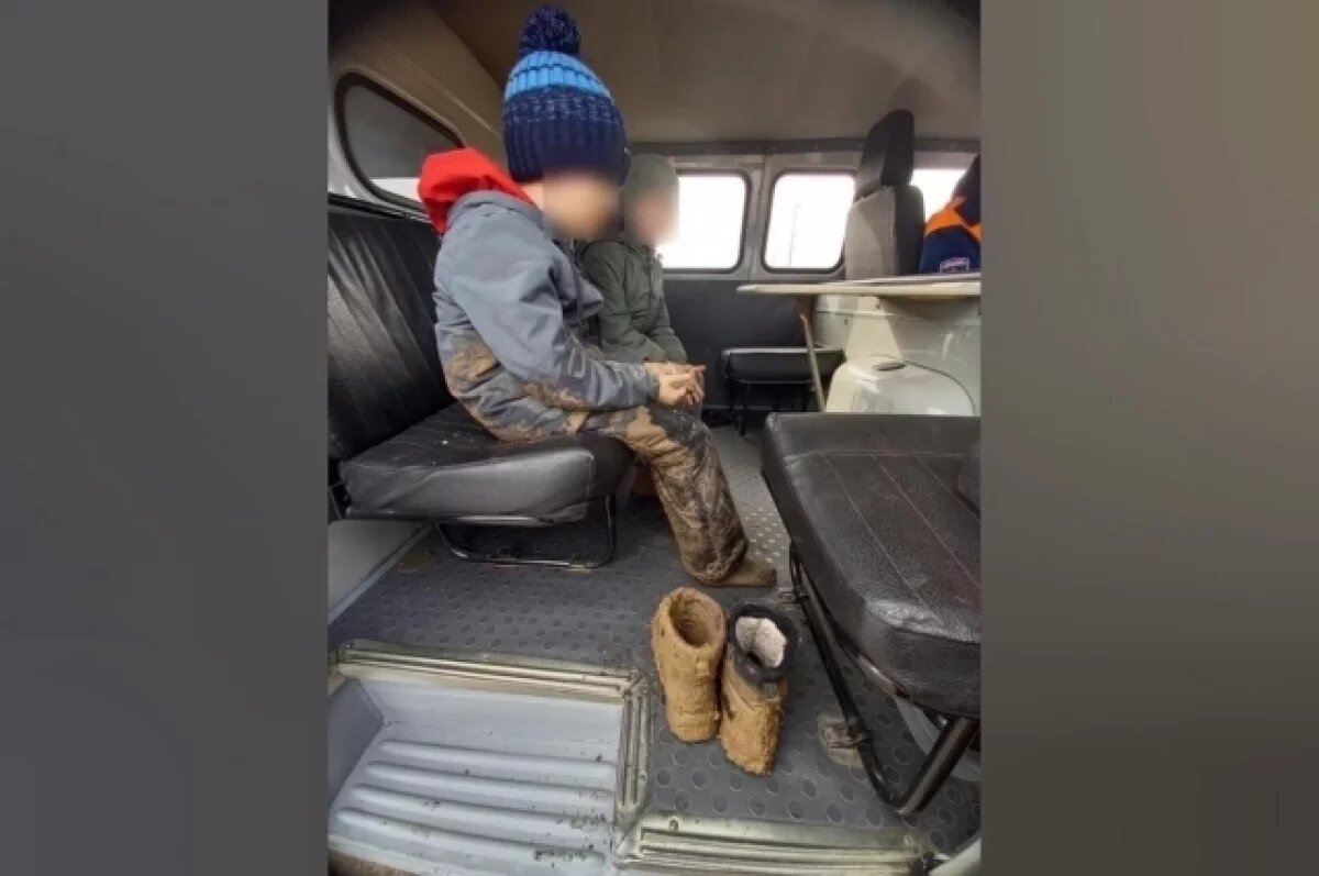    Спасённые ребята.