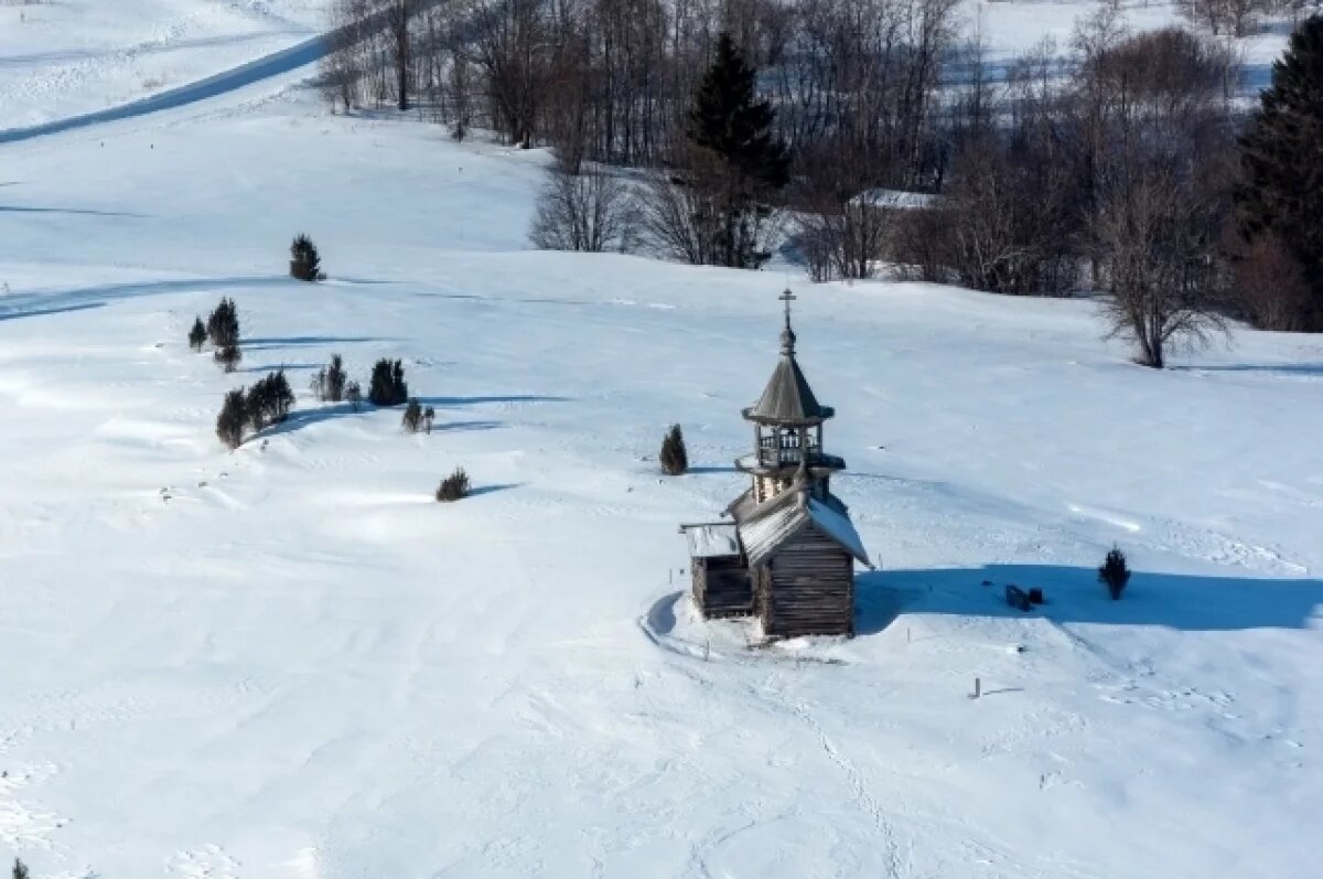    «Кижи» — музей деревянного зодчества, который находится под охраной ЮНЕСКО.