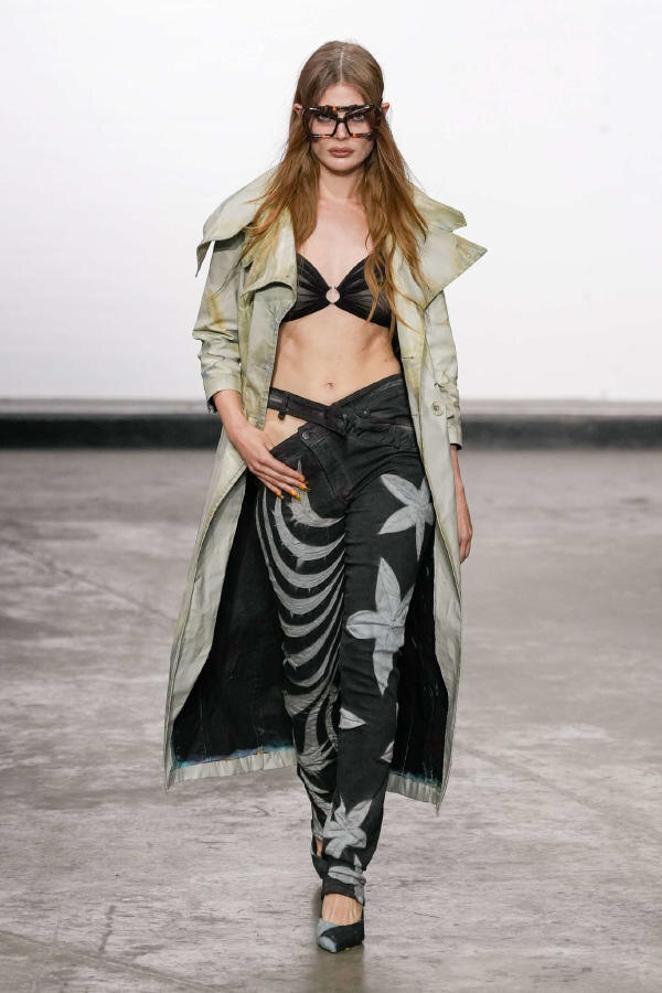 Показ коллекции Маши Поповой весна-лето 2025 на Неделе моды в Лондоне SS25