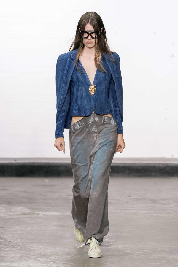 Показ коллекции Маши Поповой весна-лето 2025 на Неделе моды в Лондоне SS25