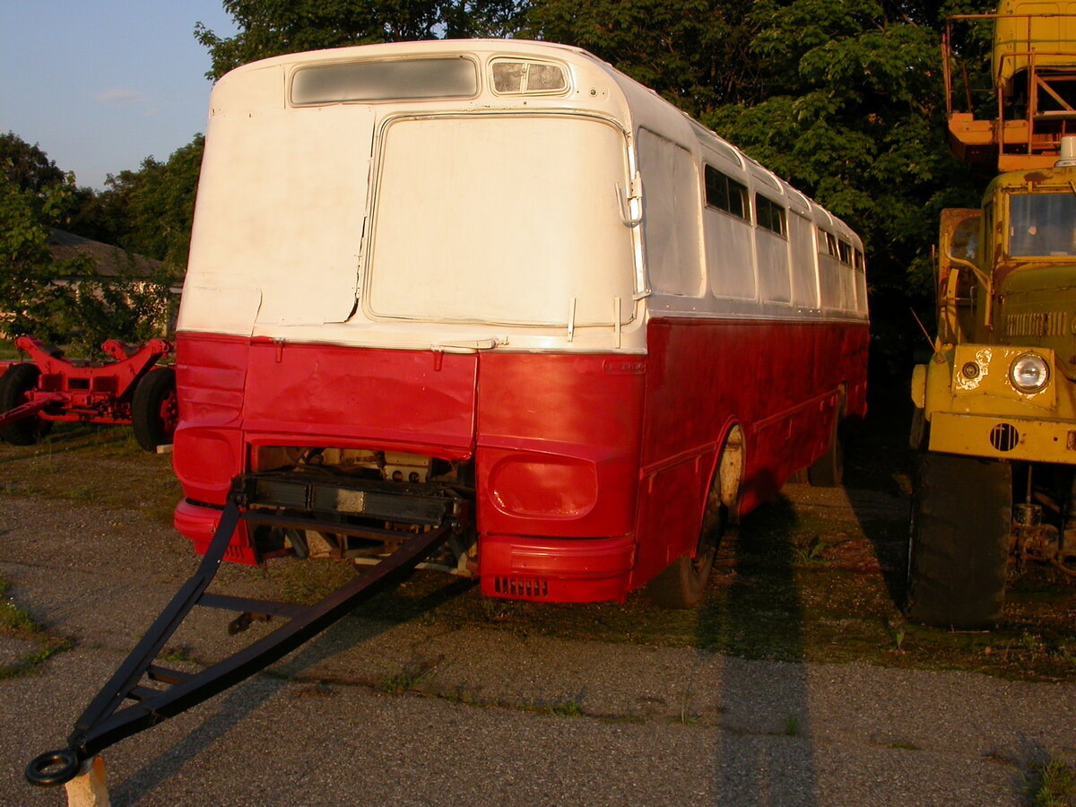 Кузов автобуса Karosa ŠM 11 в аэропорту города Ставрополя. Фото моё