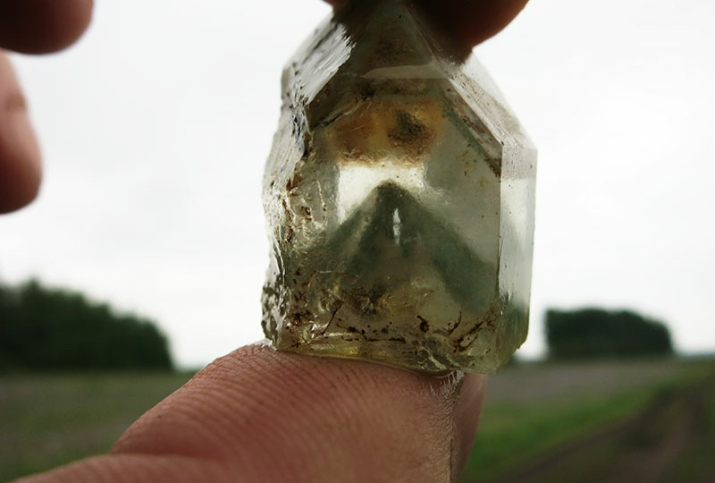 За хрусталём с зелёными фантомами