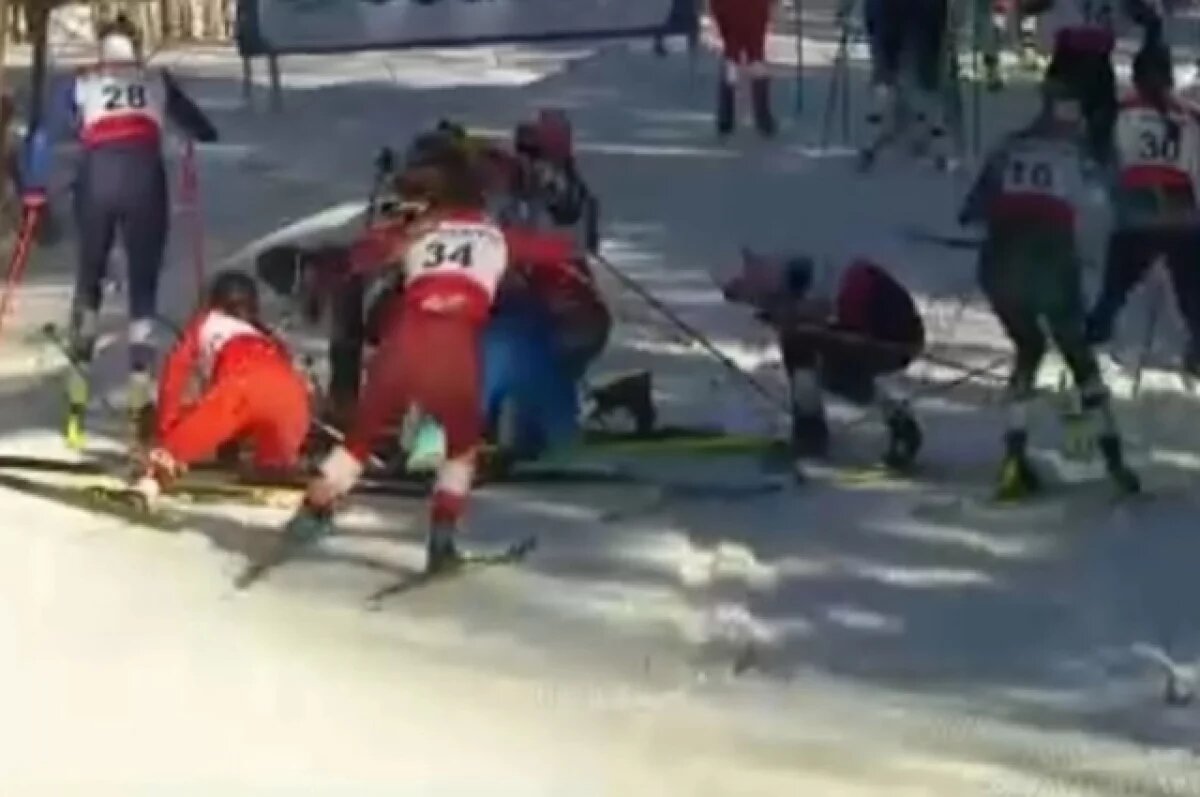   Массовый завал лыжниц произошел на чемпионате РФ в Коми
