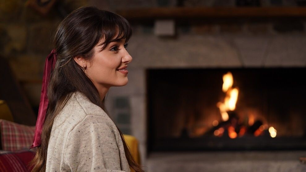 кадр из сериала "Азизе"