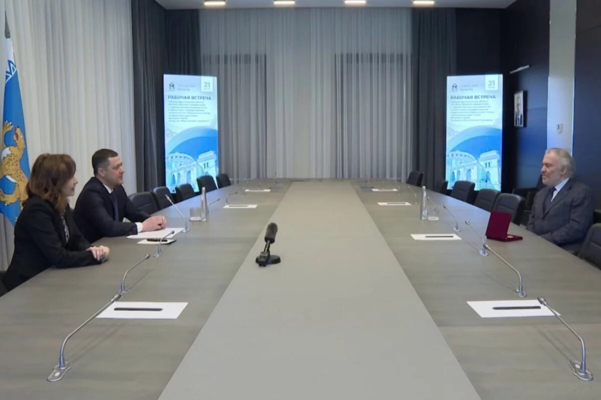    Гергиеву вручили почетный знак «За заслуги перед Псковской областью»