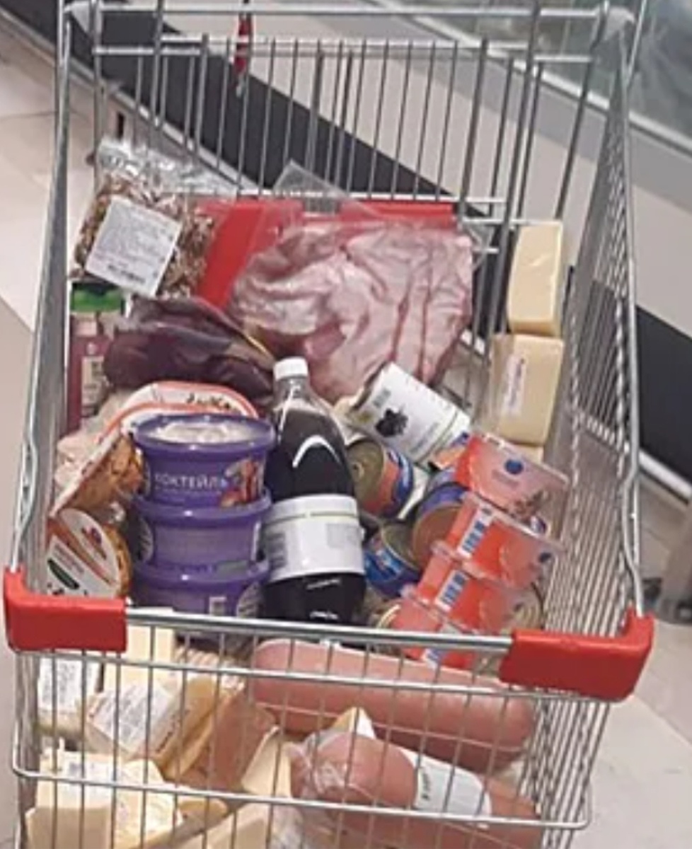 Фото из интернета "Когда надо накормить всех родных"