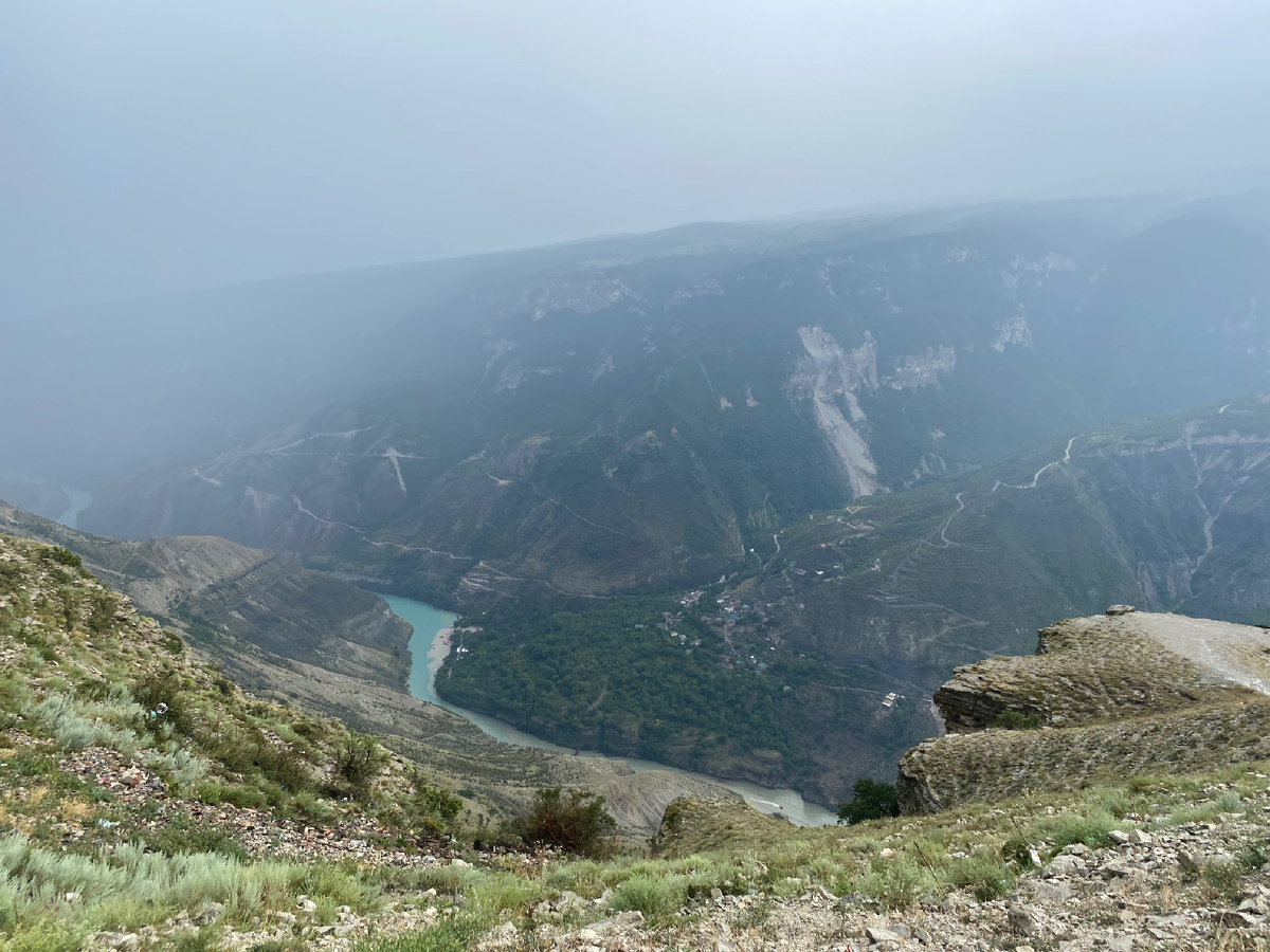 Вид на Сулакский каньон со смотровой площадки в Дубках