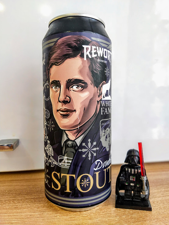 На банке тут и там написаны названия лучших произведений Джека Лондона.