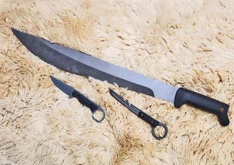 По часовой стрелке сверху: Rude Boy от Condor Tool & Knife, Stabby Guy от RMJ Tactical и Jank Shank S от Toor Knives.