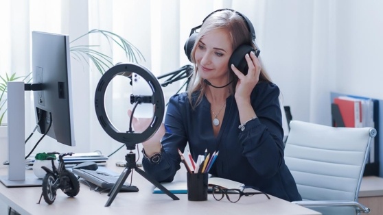    Блогерство официально признали видом экономической деятельности в России ©zarina6888/Shutterstock/Fotodom