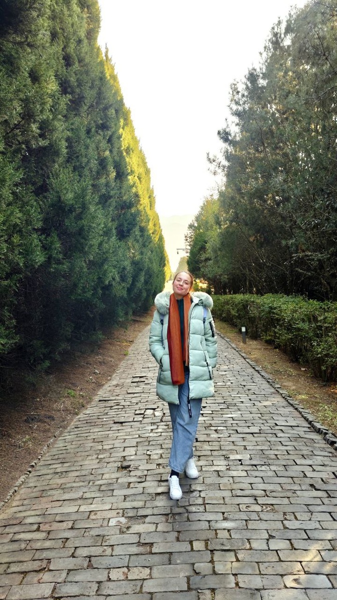 Справа от холма с гробницей Цинь Шихуанди, город Сиань