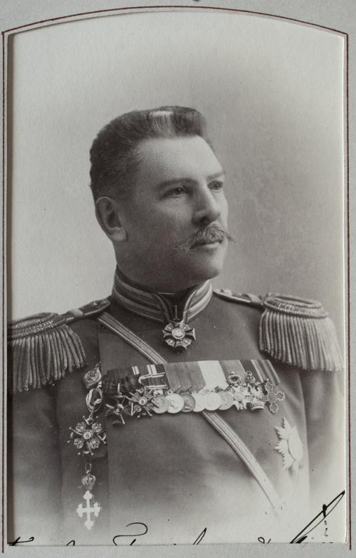 Командир 12-го гренадерского Астраханского Императора Александра III полка с 12.12.1902 г. по 05.12.1904 г. - полковник Мин Георгий Александрович (1855 - 1906). Мин (?) Георгий Александрович - полковник. С автографом. Бродовский Р.Ф. 1900-е гг. Из альбома «Альбом 12-го гренадерского Астраханского Его Величества полка. Том II». https://catalog.shm.ru/entity/OBJECT/5774065?page=15&query=12-й%20гренадерский%20Астраханский%20полк&index=705