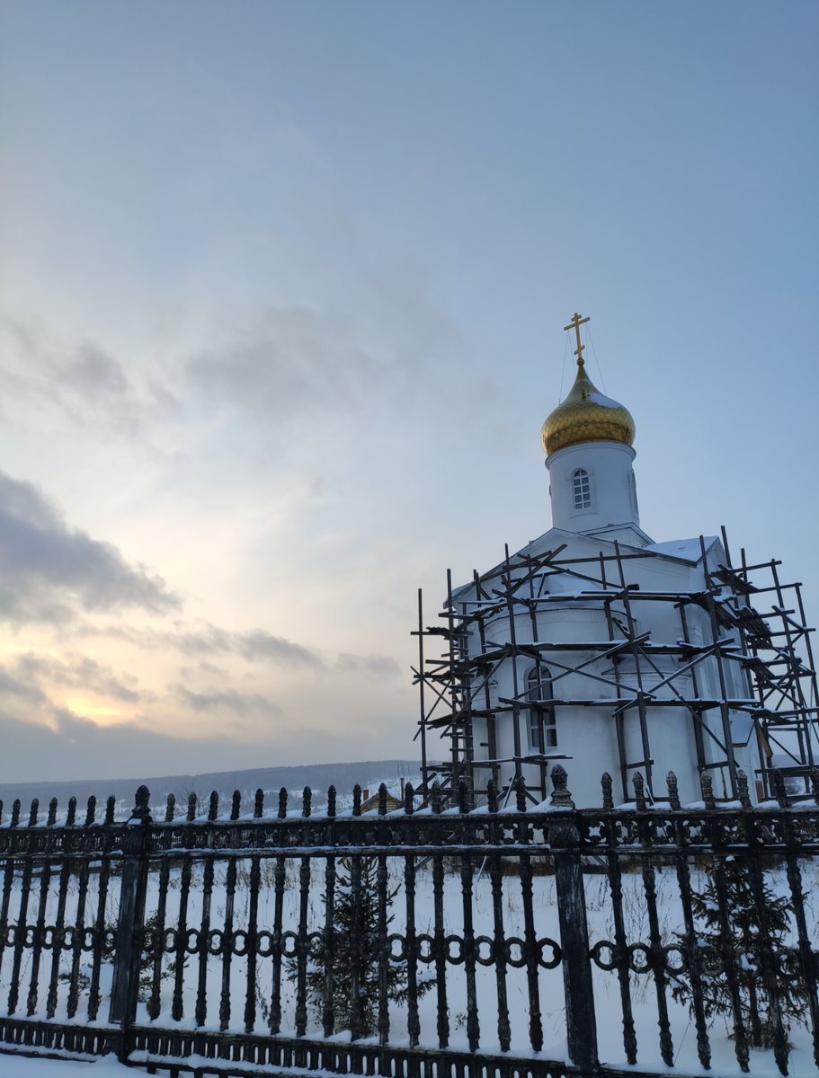Храм в поселке Висим 2022 год