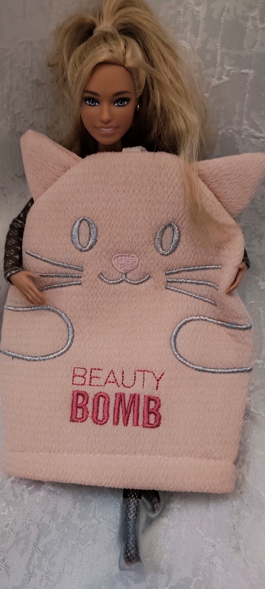  Марисабель и розовый котик-рукавичка 😺