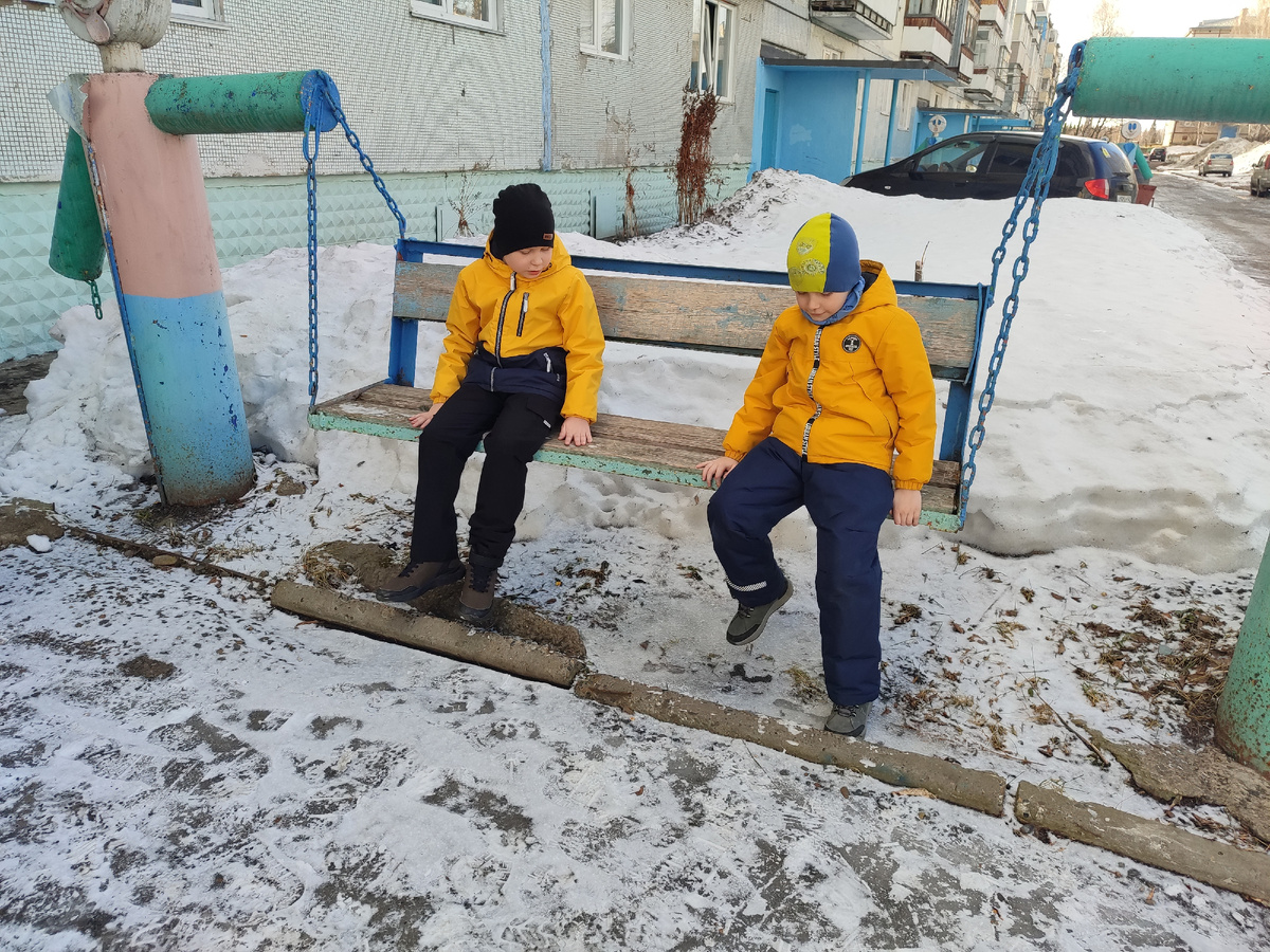 Паша, Вадюха, качели