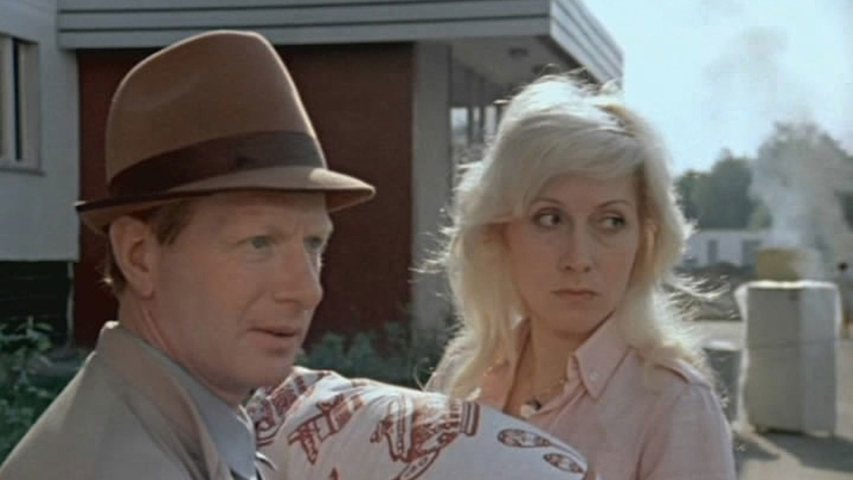 Людмила Сергеевна и Константин Лавочкин кадр из фильма «Вам и не снилось»- Как подумаю, что из всех мальчиков она выбрала именно твоего сына. Ничего не понимаю в этой жизни. Я передал это ему по наследству...