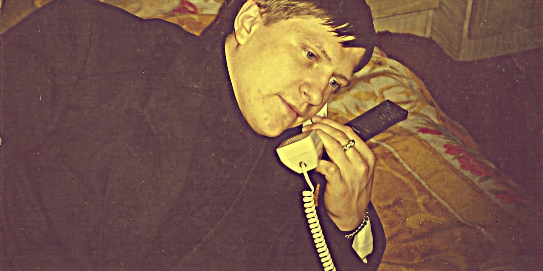 Даже за тюремными стенами он оставался главным. Охранники дрожали при одном его имени, беспрекословно исполняя каждый приказ