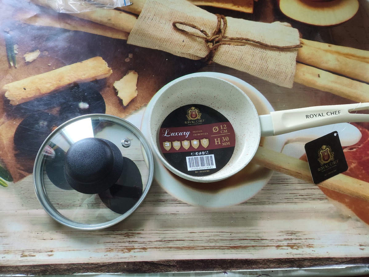 Вот такая милипусечная сковородочка, всего 12 см в диаметре