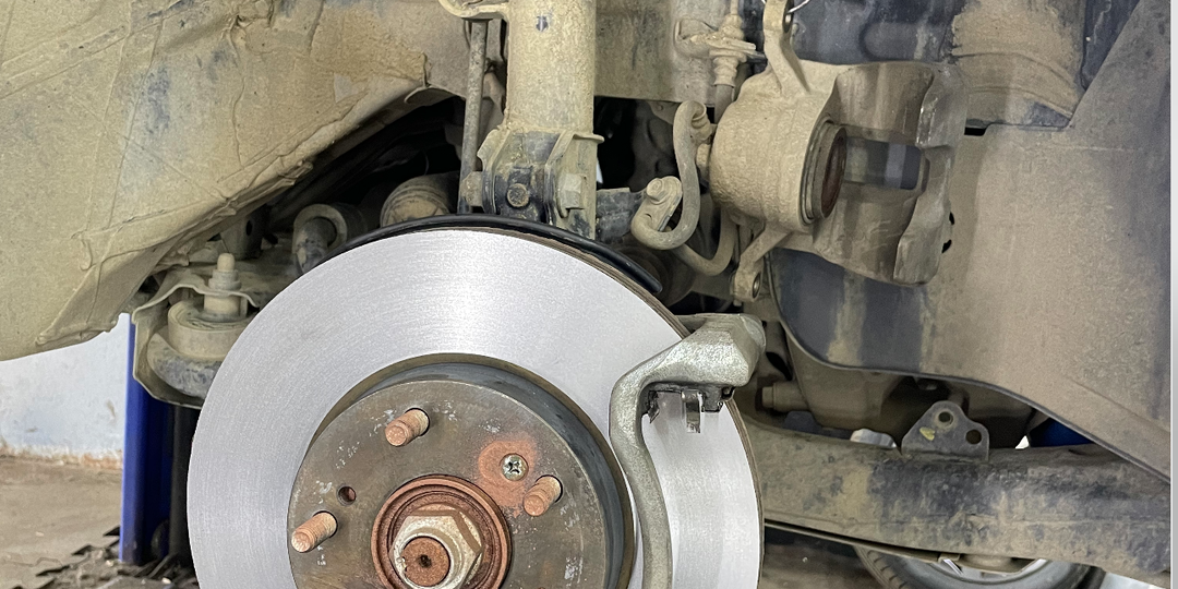 Не менял тормозные диски за 160 тысяч километров. Секреты торможения от водителя профессионала