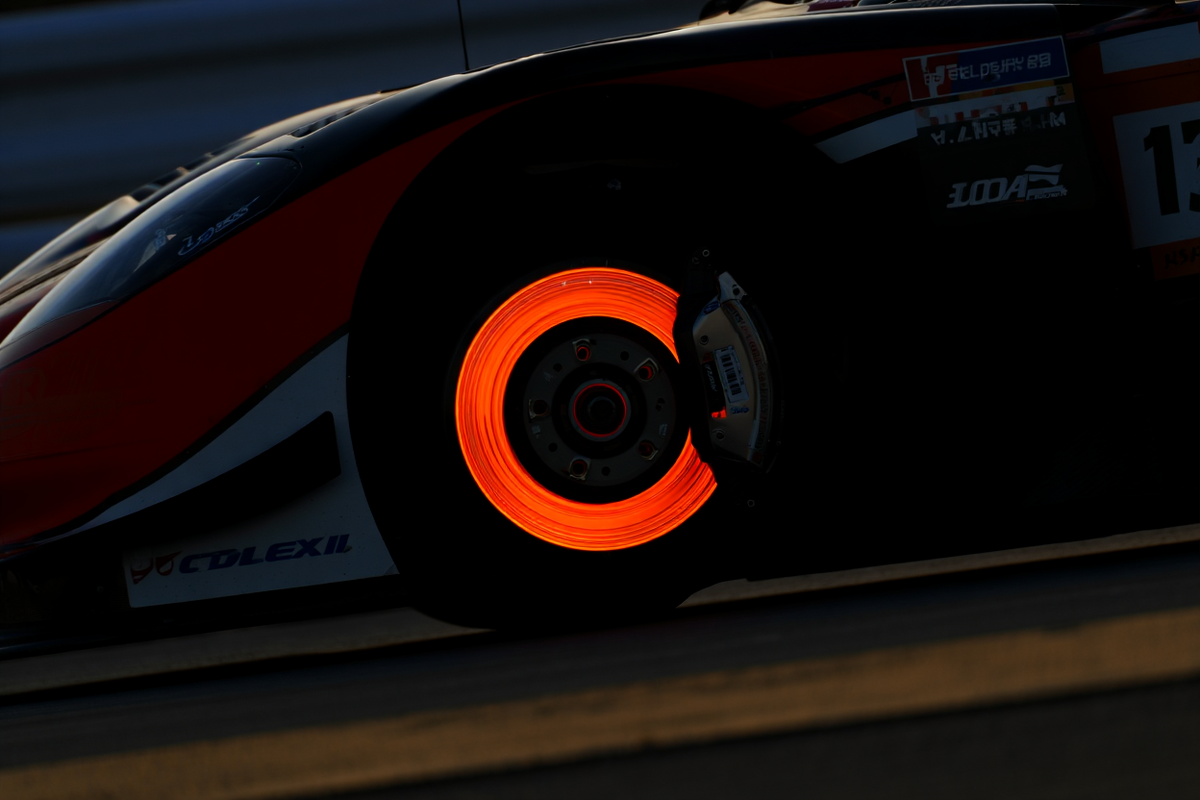 Наверное такие водителя тормозят так