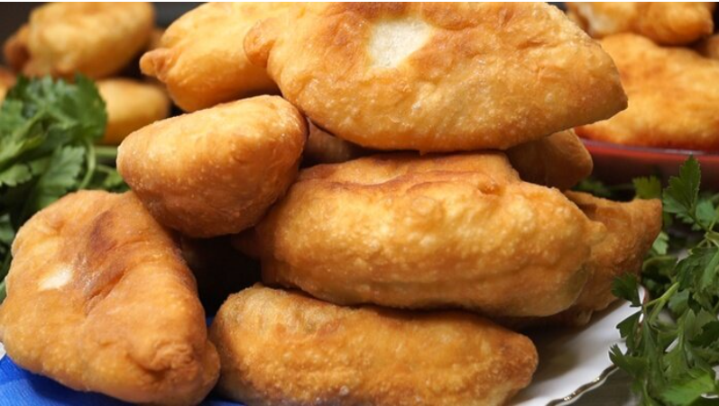 Пирожки "Удачные". Тесто получается нежное, воздушное, а пирожки мягкие, ароматные с золотистой аппетитной корочкой, тают во рту