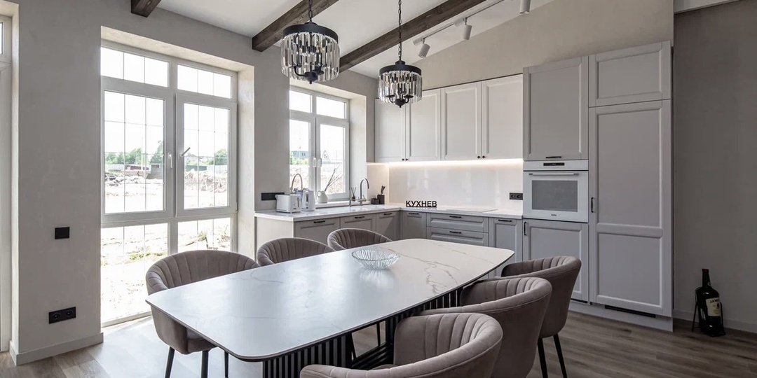 7 нюансов, которые нужно учитывать при проектировании большой кухни (от 20 м2) для загородного дома