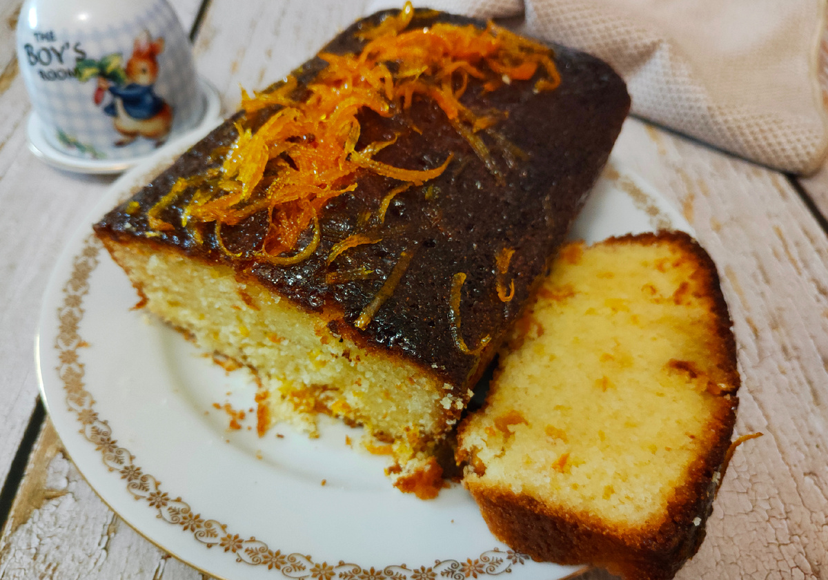 Автор рецепта - я 😉 Постаралась сделать рецепт максимально несложным и недорогим, отмерив все продукты стаканами, и использовав растительное масло вместо дорогого сливочного.  