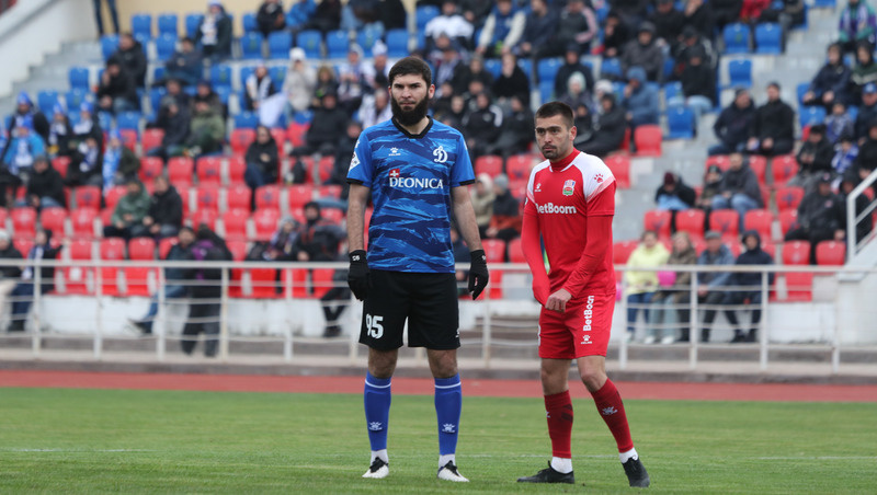    Футболисты «Динамо» в Ставрополе одолели спартаковцев из Нальчика Фото: Дмитрий Ахмадуллин / / ИА «Победа26»