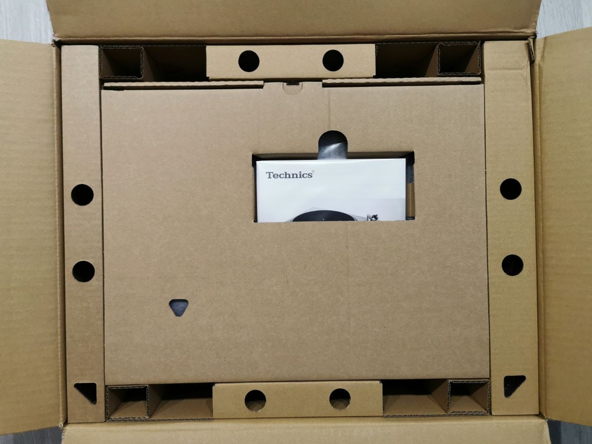 Упаковка проигрывателя