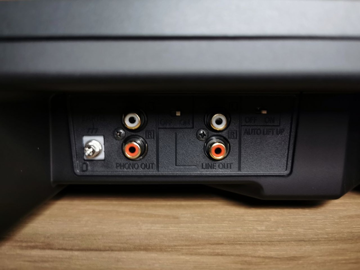 Выходы и переключатели 