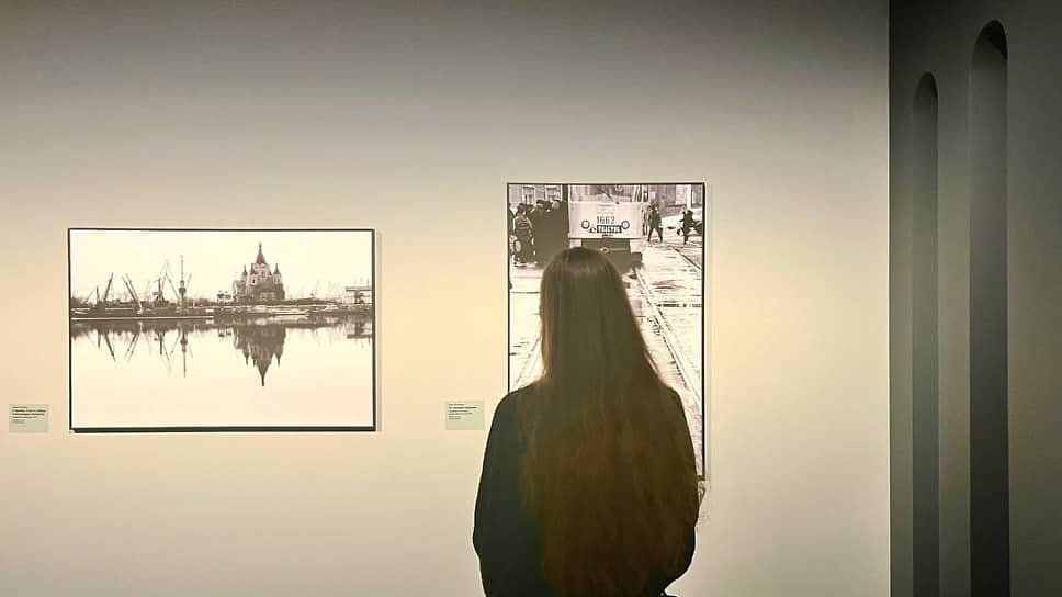 Посетительница на выставке «Свой город».📷Фото: Арсенал