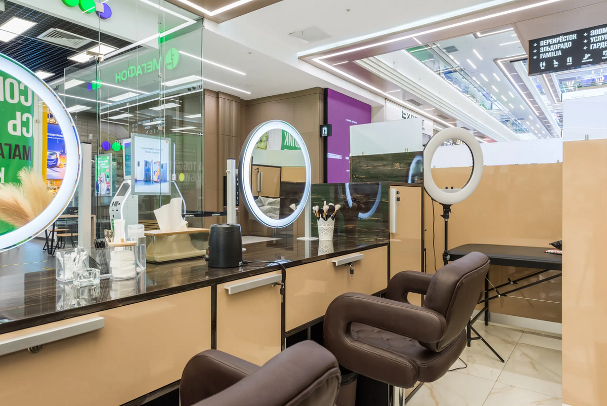 На торговом островке можно реализовать любое направление бизнеса. Даже то, которого ещё ни у кого нет. Включите фантазию. На фото Островок красоты - броу-бар. Автор проекта и производство мебели ООО Додель, dodele.ru