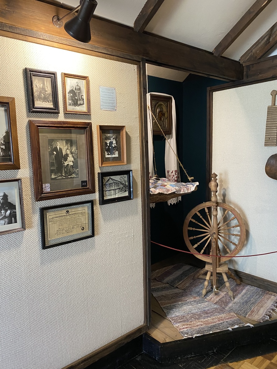 Детство и семья поэта